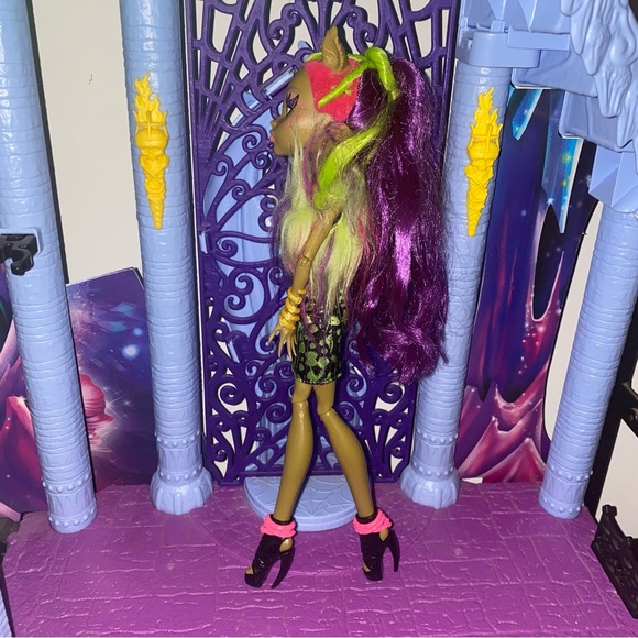 Monster High Freaky Fusion ClawVenus doll - Picture 5 of 5